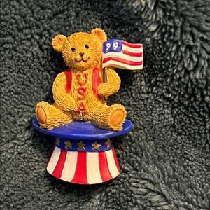 Vintage 1999 Avon Cast Resin Patriotic Bear Brooch with USA Flag